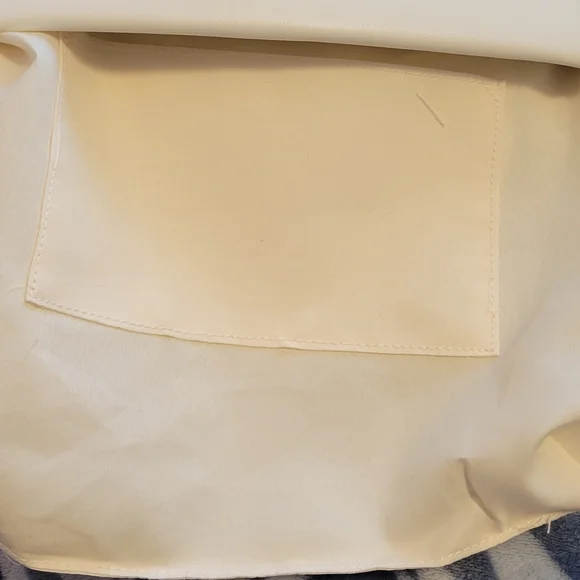 Valentino Orlandi NWT White  Crossbody Bag with Logo and Coin Purse. 10x8.5x3 - Picture 3 of 4